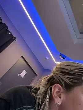 Snapshot of toomuchofafreak chatting on 5, 3, 2026 toomuchofafreak online show from 5, 3, 2026