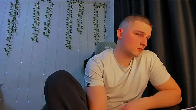 Snapshot of Your_Claddagh chatting on 28, 3, 2026 Your Claddagh online show from 28, 3, 2026