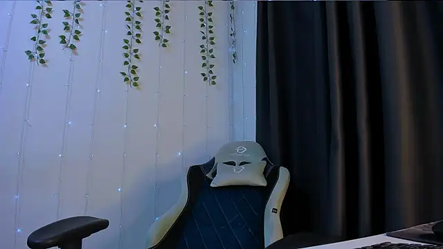 Snapshot of Your_Claddagh chatting on 19, 4, 2026 Your Claddagh online show from 19, 4, 2026