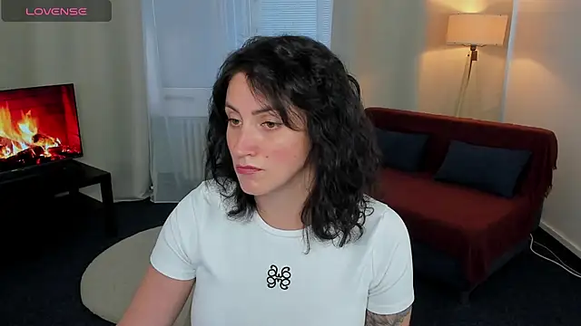 Snapshot of MiaDelrosee chatting on 6, 11, 2025 MiaDelrosee online show from 6, 11, 2025