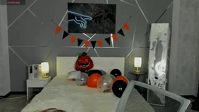 Snapshot of take_me_to_moon chatting on 30, 10, 2025 take me to moon online show from 30, 10, 2025