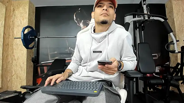 Snapshot of AlessandroKiing chatting on 15, 6, 2026 AlessandroKiing online show from 15, 6, 2026