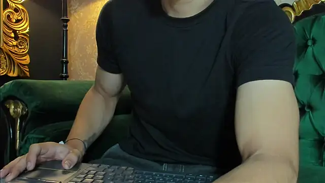 Snapshot of AlessandroKiing chatting on 9, 7, 2026 AlessandroKiing online show from 9, 7, 2026