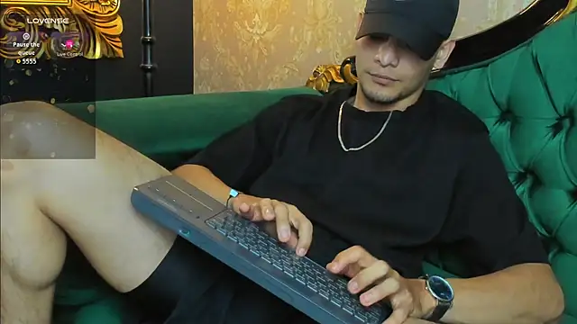 Snapshot of AlessandroKiing chatting on 14, 7, 2026 AlessandroKiing online show from 14, 7, 2026