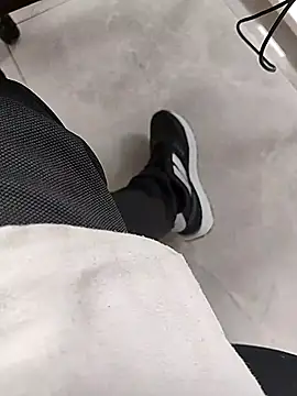 themasklover online show from 17, 4, 2026