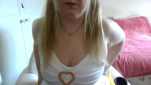 Snapshot of arianamodel4you chatting on 24, 3, 2026 arianamodel4you online show from 24, 3, 2026