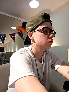 Snapshot of SpencerMontgomery chatting on 28, 10, 2025 SpencerMontgomery online show from 28, 10, 2025