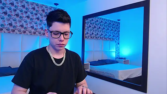 Snapshot of SpencerMontgomery chatting on 29, 10, 2025 SpencerMontgomery online show from 29, 10, 2025