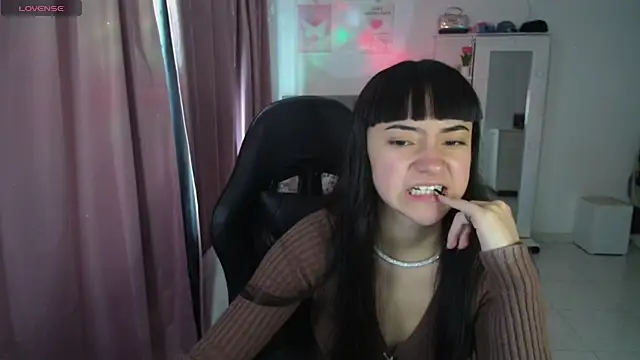 Snapshot of violetta_blackk chatting on 23, 4, 2026 violetta blackk online show from 23, 4, 2026