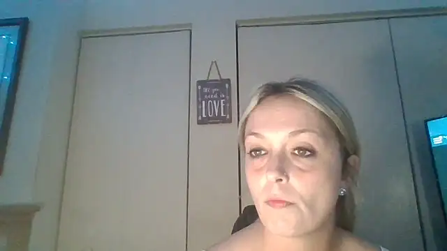 Candykissesxoxo online show from 11, 10, 2025