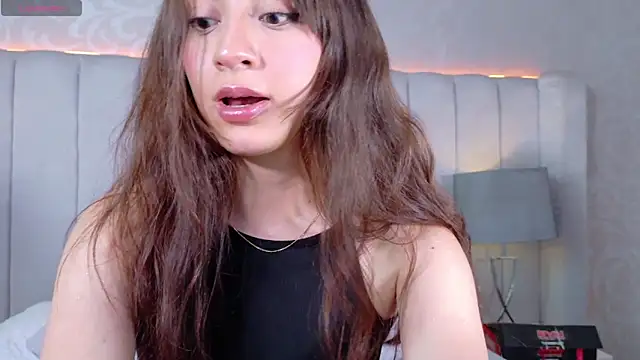 Snapshot of LuluBeerry chatting on 2, 10, 2025 LuluBeerry online show from 2, 10, 2025