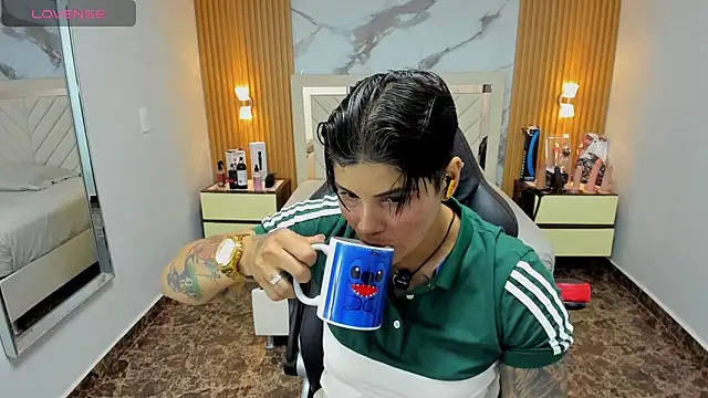 KAROLLJONES1 online show from 25, 11, 2025