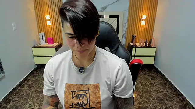 KAROLLJONES1 online show from 6, 3, 2026