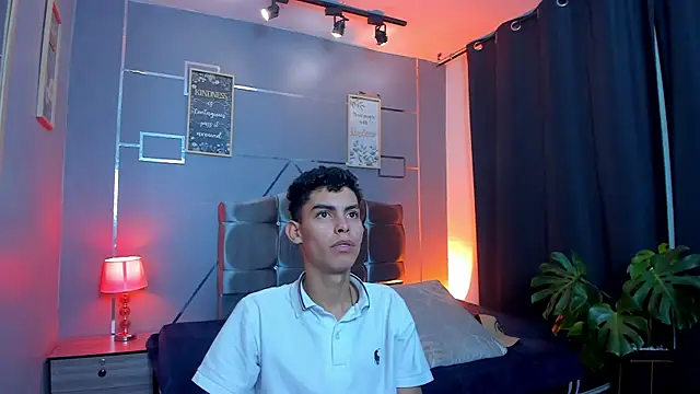 Snapshot of Room_69x chatting on 20, 10, 2025 Room 69x online show from 20, 10, 2025