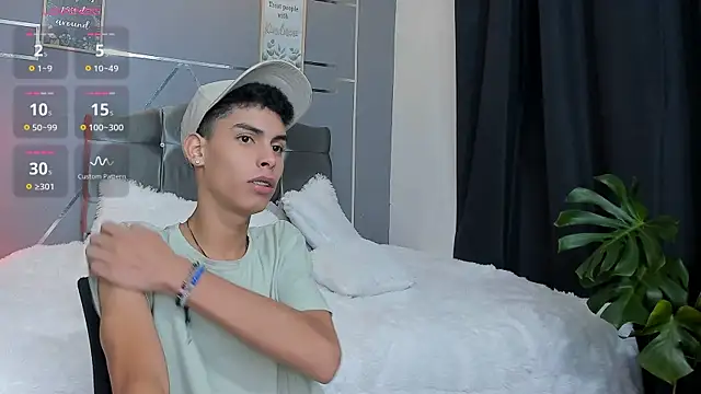 Snapshot of Room_69x chatting on 7, 11, 2025 Room 69x online show from 7, 11, 2025