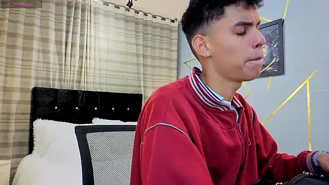 Snapshot of Room_69x chatting on 16, 11, 2025 Room 69x online show from 16, 11, 2025