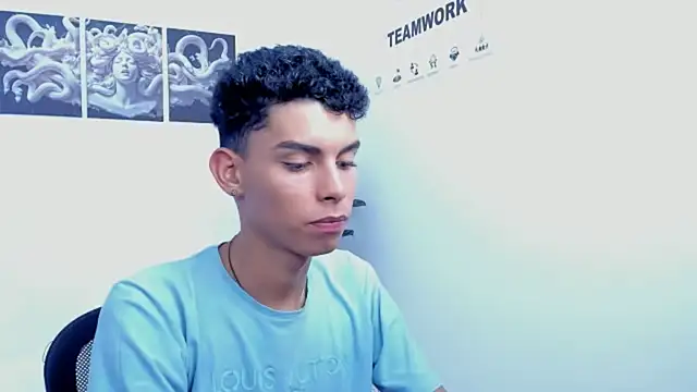 Snapshot of Room_69x chatting on 21, 11, 2025 Room 69x online show from 21, 11, 2025