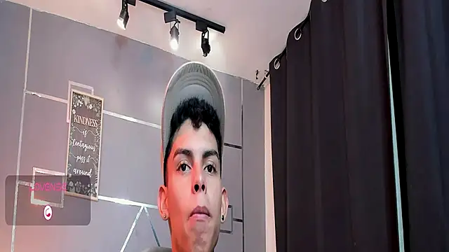 Snapshot of Room_69x chatting on 22, 11, 2025 Room 69x online show from 22, 11, 2025