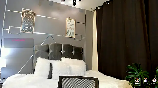 Snapshot of Room_69x chatting on 24, 11, 2025 Room 69x online show from 24, 11, 2025