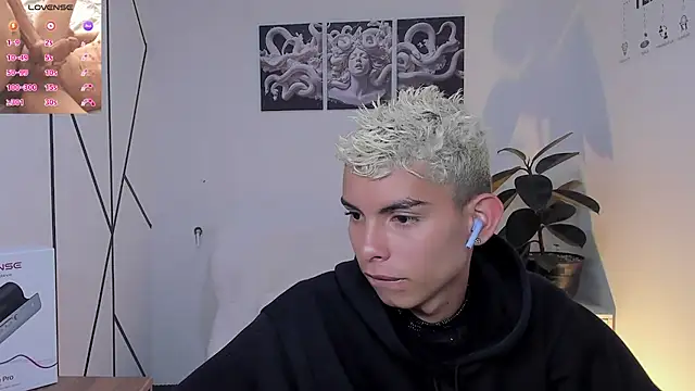 Snapshot of Room_69x chatting on 16, 12, 2025 Room 69x online show from 16, 12, 2025