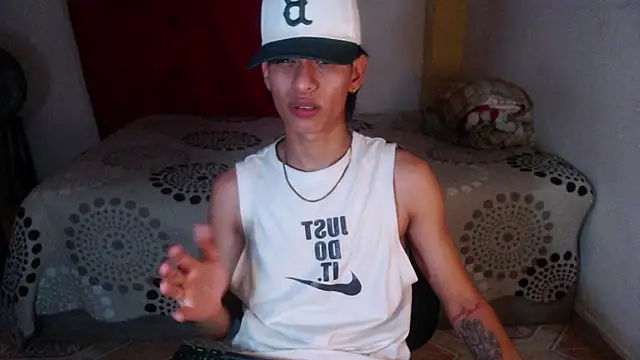 Snapshot of sung_yol chatting on 14, 11, 2025 sung yol online show from 14, 11, 2025