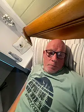 Snapshot of philefc chatting on 21, 10, 2025 philefc online show from 21, 10, 2025