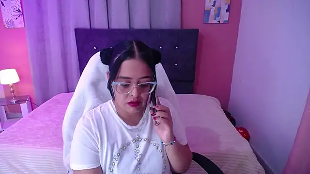 Snapshot of Sofia_leving chatting on 4, 10, 2025 Sofia leving online show from 4, 10, 2025