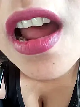 Snapshot of Queen_Kushi4 chatting on 1, 3, 2026 Queen Kushi4 online show from 1, 3, 2026