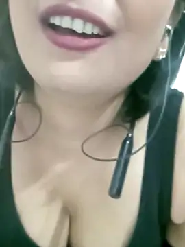 Snapshot of Queen_Kushi4 chatting on 2, 4, 2026 Queen Kushi4 online show from 2, 4, 2026