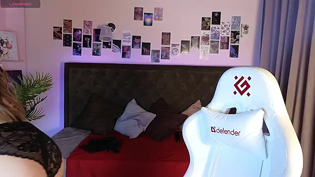 Jesica mooon online show from 6, 10, 2025