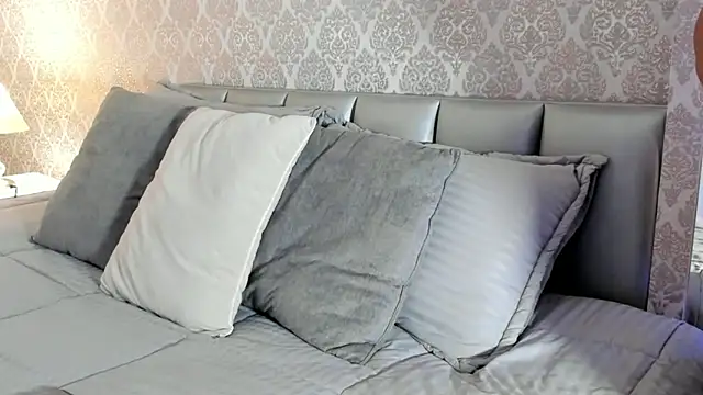 BellaNixs online show from 1, 12, 2025