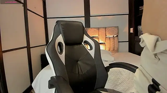 SamaraAnders  online show from 5, 2, 2026