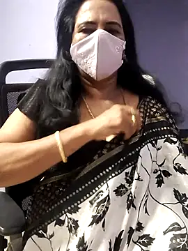 Snapshot of mallu-lover chatting on 17, 11, 2025 mallu-lover online show from 17, 11, 2025