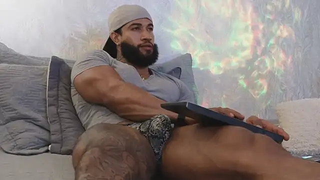 Snapshot of Osher_Cox chatting on 17, 4, 2026 Osher Cox online show from 17, 4, 2026