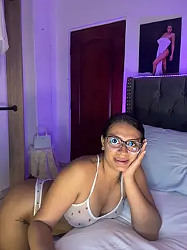 Snapshot of ema_zoe chatting on 21, 4, 2026 ema zoe online show from 21, 4, 2026