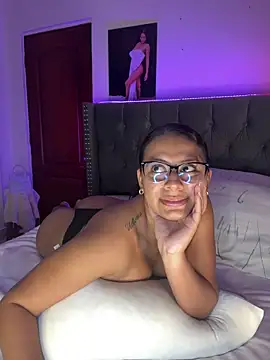 Snapshot of ema_zoe chatting on 26, 4, 2026 ema zoe online show from 26, 4, 2026