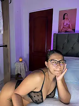 Snapshot of ema_zoe chatting on 19, 5, 2026 ema zoe online show from 19, 5, 2026