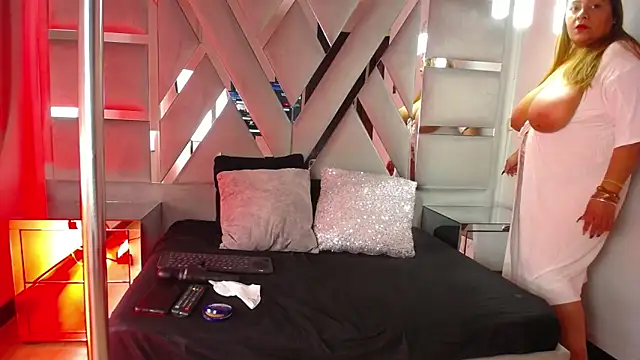 MonzerratBoyer online show from 6, 10, 2025