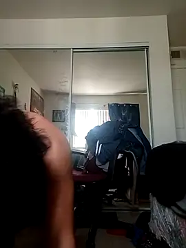 Snapshot of SimoneSays chatting on 15, 4, 2026 SimoneSays online show from 15, 4, 2026