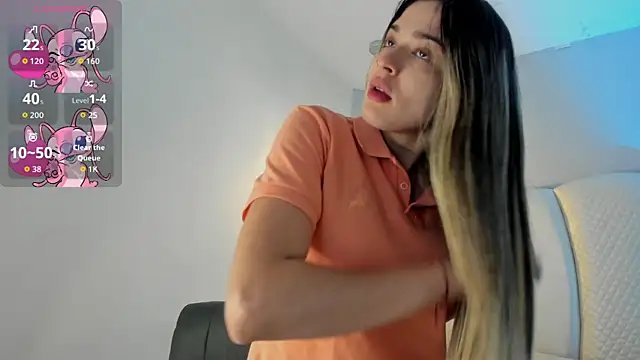 Snapshot of MiaVillalobos chatting on 2, 10, 2025 MiaVillalobos online show from 2, 10, 2025