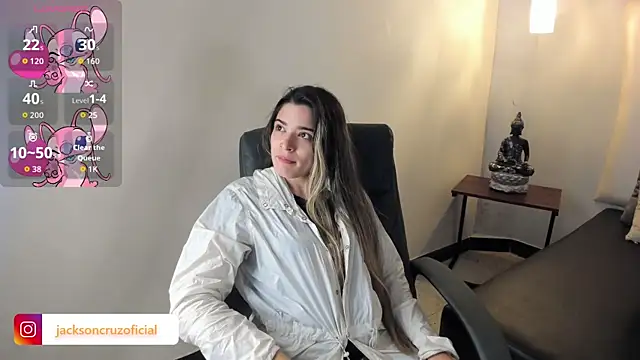 Snapshot of MiaVillalobos chatting on 7, 10, 2025 MiaVillalobos online show from 7, 10, 2025