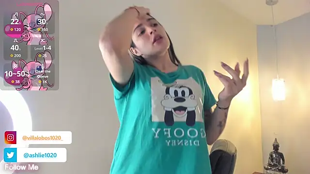 Snapshot of MiaVillalobos chatting on 9, 10, 2025 MiaVillalobos online show from 9, 10, 2025