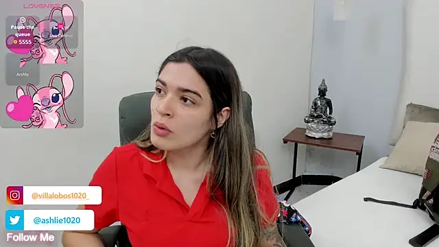 Snapshot of MiaVillalobos chatting on 17, 10, 2025 MiaVillalobos online show from 17, 10, 2025