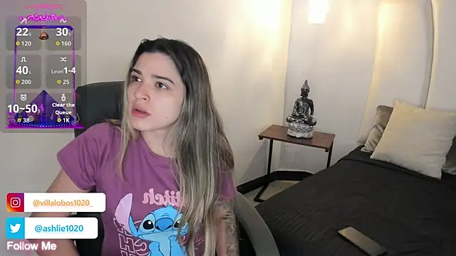 Snapshot of MiaVillalobos chatting on 21, 10, 2025 MiaVillalobos online show from 21, 10, 2025