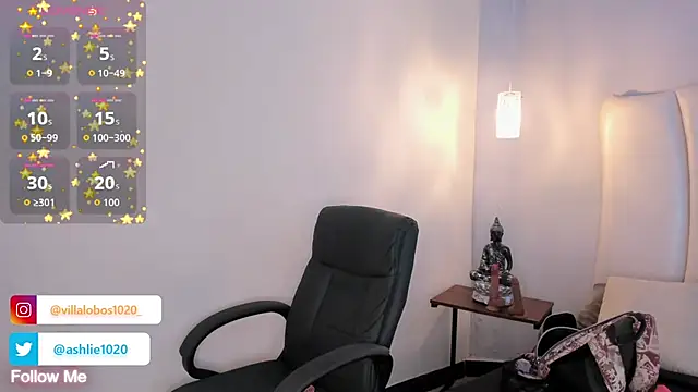 Snapshot of MiaVillalobos chatting on 25, 10, 2025 MiaVillalobos online show from 25, 10, 2025