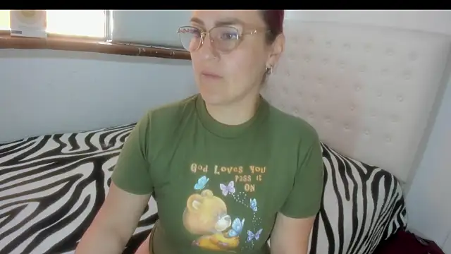 Snapshot of Roxannelorence_ chatting on 29, 10, 2025 Roxannelorence  online show from 29, 10, 2025