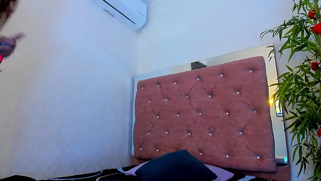 Snapshot of JulianaCarter chatting on 11, 3, 2026 JulianaCarter online show from 11, 3, 2026