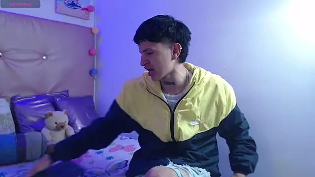 Snapshot of iam_lukas__ chatting on 17, 12, 2025 iam lukas online show from 17, 12, 2025