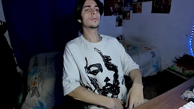 Snapshot of golden_ryyan chatting on 8, 4, 2026 golden ryyan online show from 8, 4, 2026