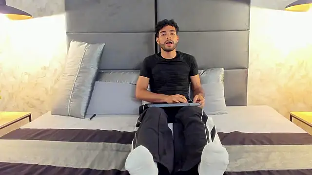 Snapshot of RaphaelDufort chatting on 26, 9, 2025 RaphaelDufort online show from 26, 9, 2025